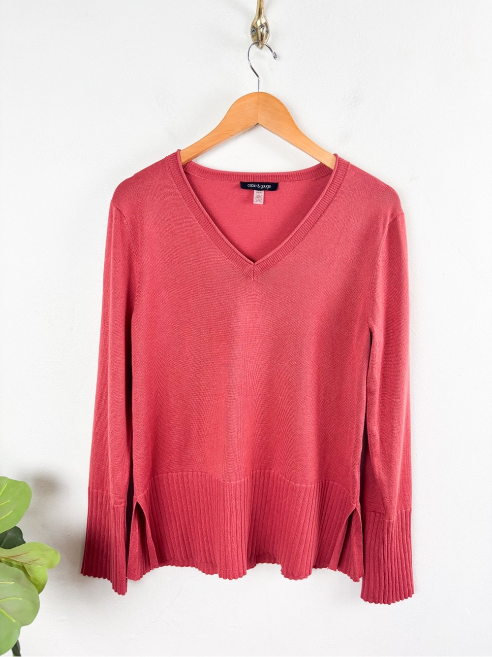 NWOT Cable & Gauge V-Neck Sweater Sz L